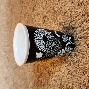 10 oz Black and White Floral Mug